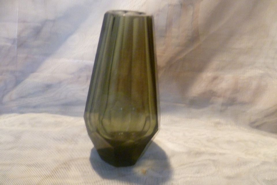 2 X Josef Hoffmann Karlsbad facettierte Jugendstil Glas Vase 1920 in Sternenfels