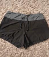 H&M Damen-Shorts - Schwarz mit rotem Innenfutter, Größe M Baden-Württemberg - Hockenheim Vorschau