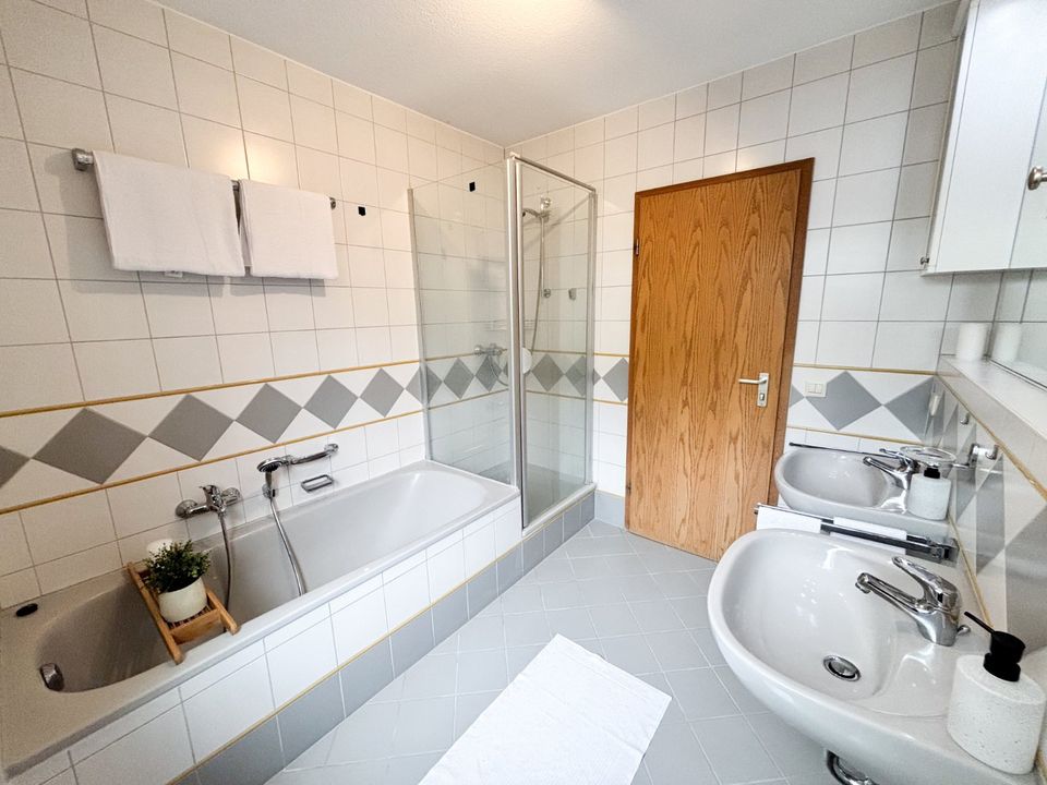 Schöne u. komfortable renovierte 5-Zimmer Maisonette-Whg mit EBK in Hartheim