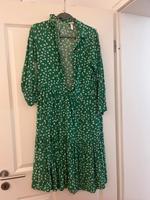 Kleid mit Blumenmuster Frankfurt am Main - Sachsenhausen Vorschau