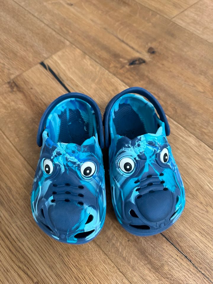 Kinder crocs Gr 26 in Düsseldorf