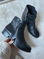 Venturini Stiefel Stiefeletten Boots schwarz Leder echtleder 40 Nordrhein-Westfalen - Hürth Vorschau