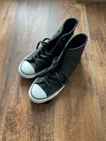 Converse Turnschuhe Sneaker  schwarz/glänzend tolle Optik in 39 Nordrhein-Westfalen - Bornheim Vorschau