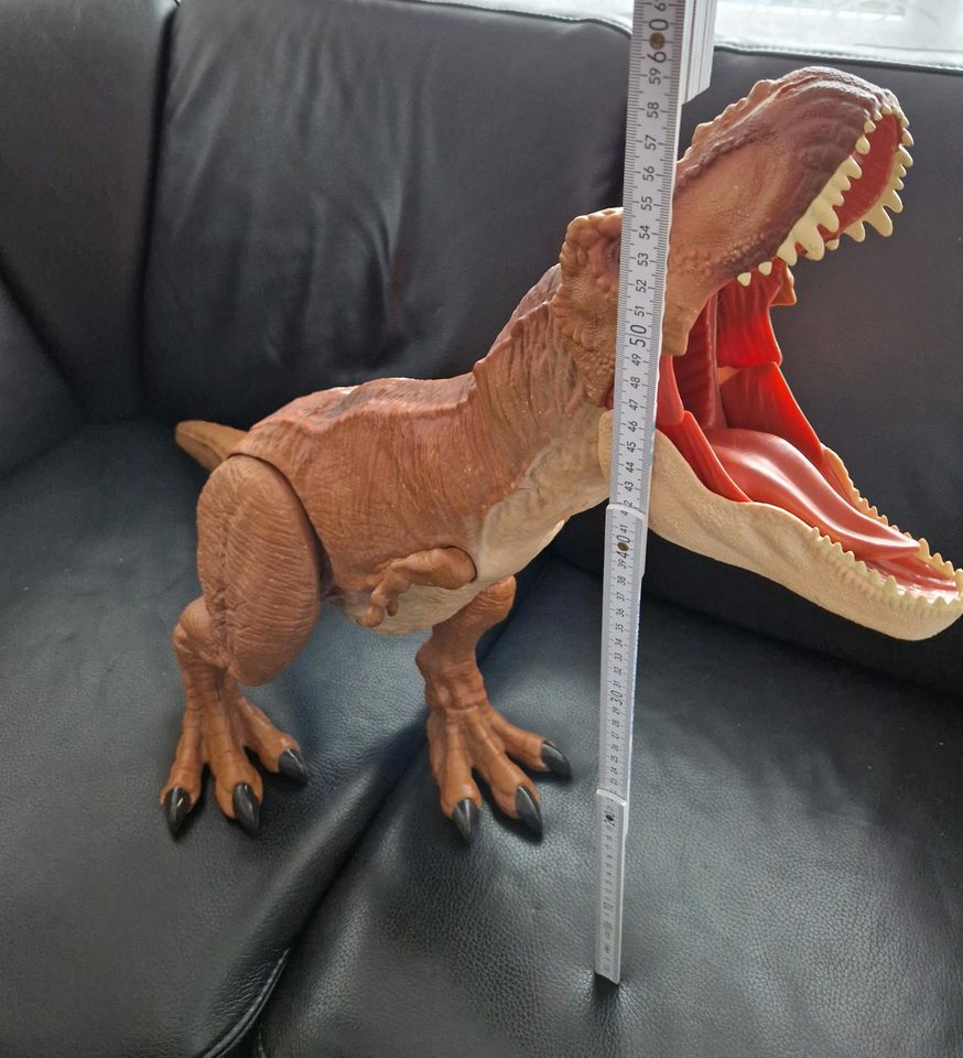 Jurassic World T-Rex Riesendino Dinosaurier 101 cm in Ratingen