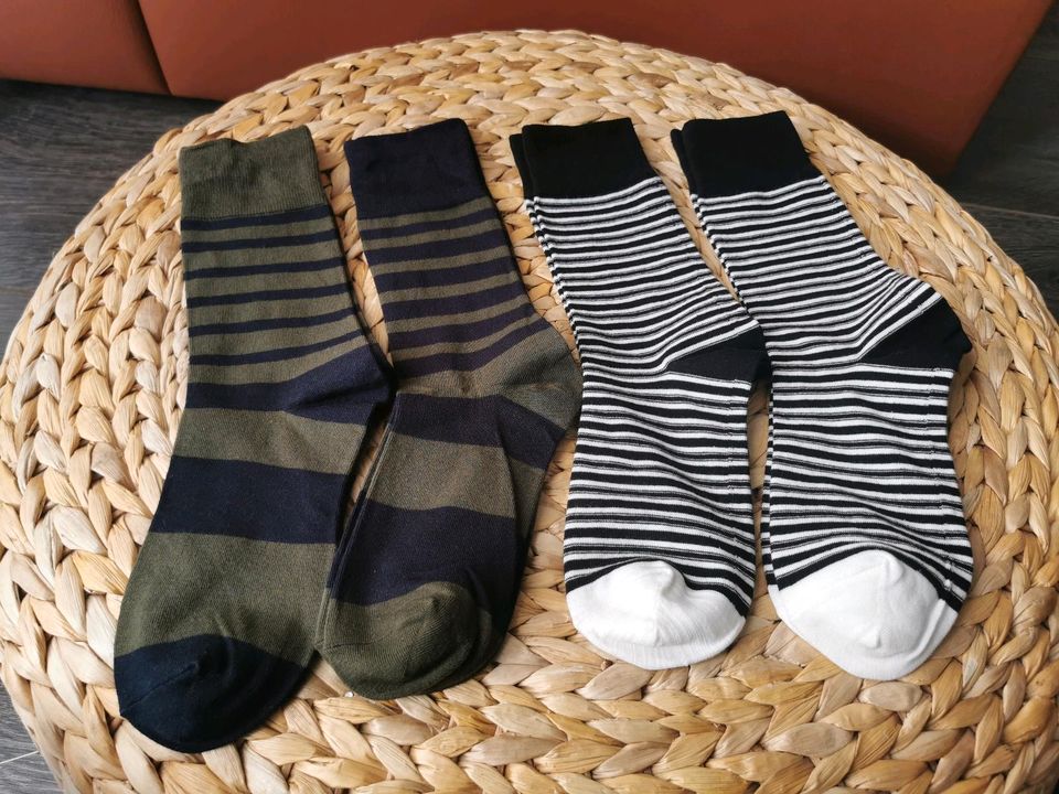 Marni x Uniqlo Socken Gr. 36-40 in Wiesbaden