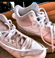 Nike Gr. 44 Schuhe Boots   Sneaker Niedersachsen - Wilhelmshaven Vorschau