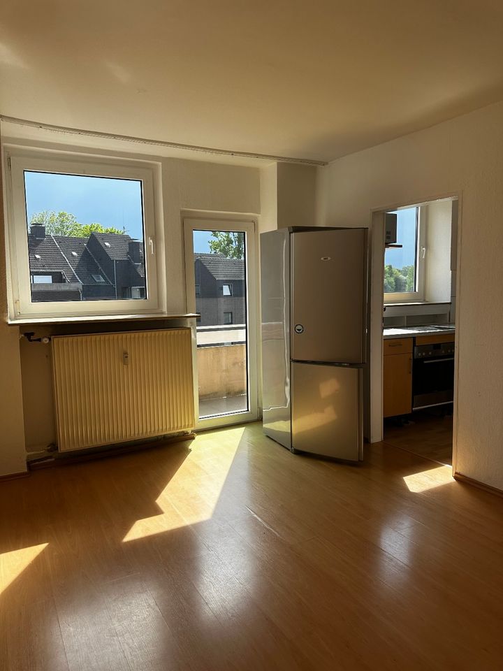 Großzügige Dachgeschosswohnung inklusive Küche und Balkon! in Dortmund