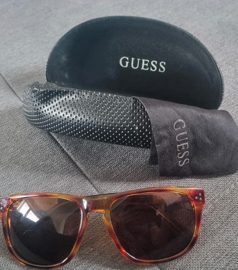 Sonnenbrille Guess in Queidersbach