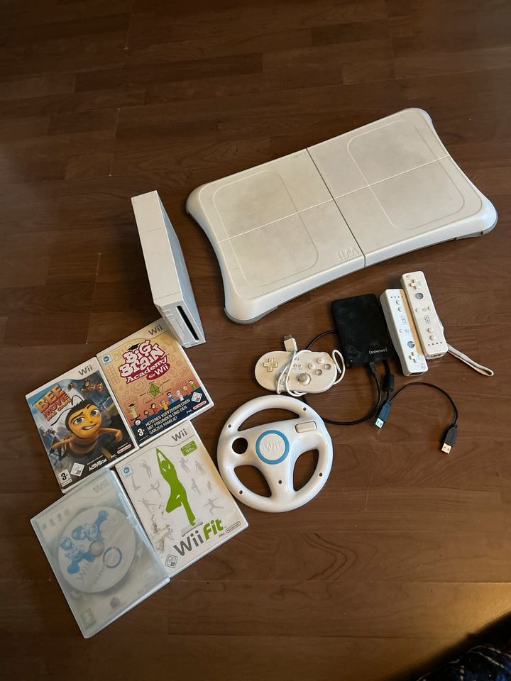 Biete Nintendo Wii mit Zubehör in Essen