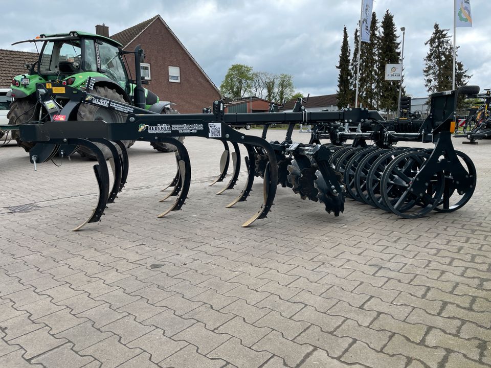 Grubber 3m gebraucht Mulchgrubber, Doppel-U-Profilwalze, Steinsicherung, LED-Beleuchtung, Vorführmaschine, Vorführgerät in Klein Berßen