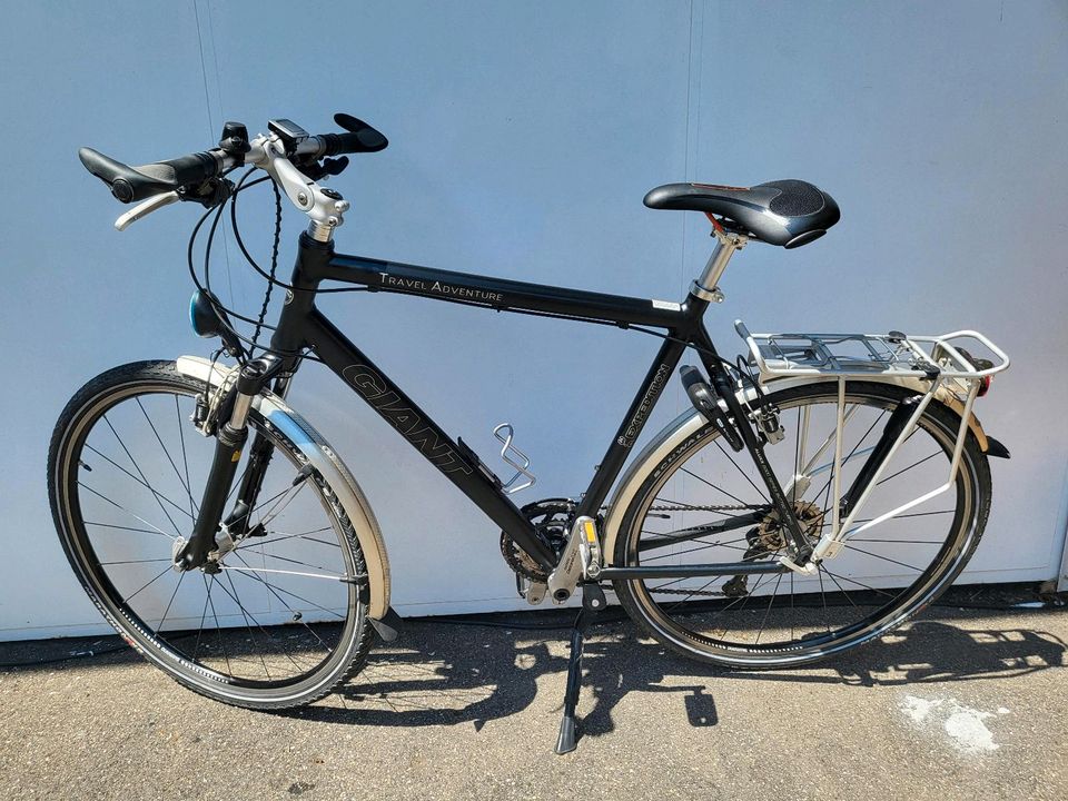 Giant Herrenrad, Trekkingrad 28" schwarz in Mönchengladbach