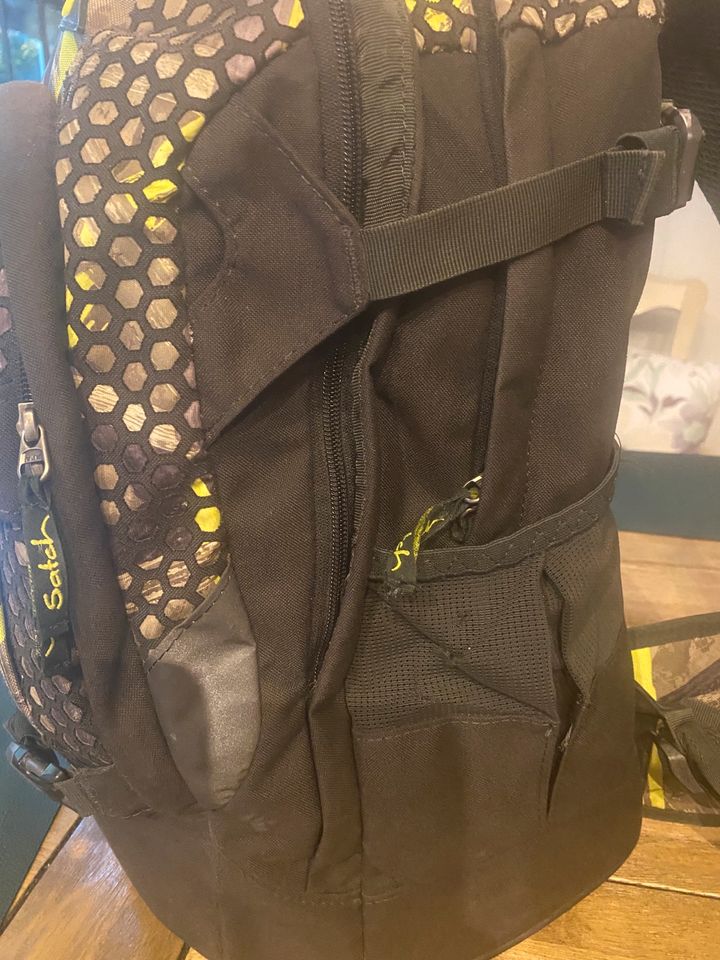 Satch Schulrucksack mit passender Sporttasche, Jungle Lazer in Kirchseeon