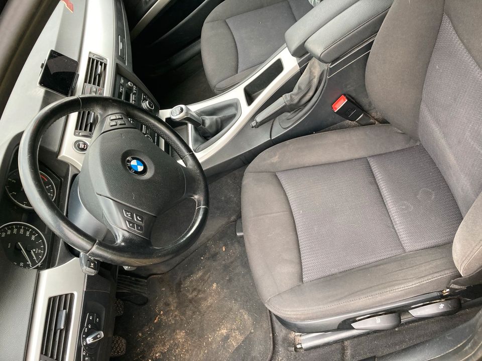 BMW 320d Kombi schwarz 185 PS Diesel in Boostedt