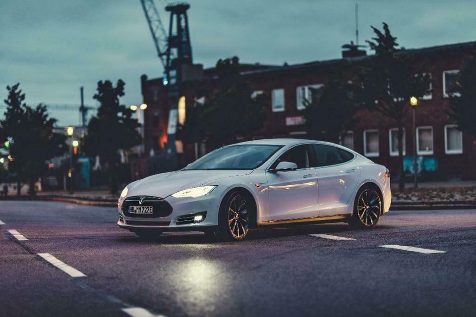 Tesla Model S selbst fahren / mieten / Hochzeit / Gutschein in Bremen