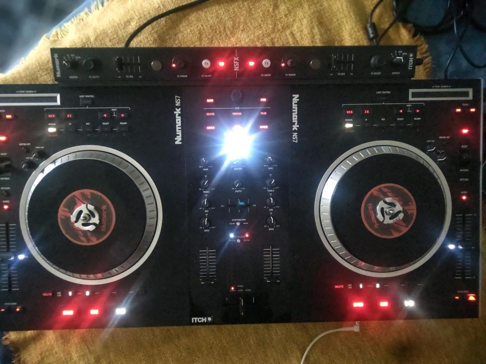 Numark NS7+NSFX/ DJ Controller in Düsseldorf