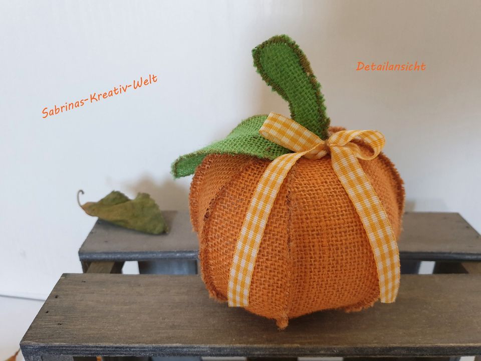 Kürbis aus Rupfen Herbstdekoration Handarbeit Geschenk orange in Alsfeld