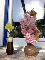 Zwei schöne dekorative Vasen mit Henkel tolle Formen u. Farben Bayern - Gersthofen Vorschau