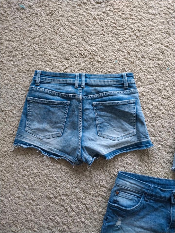 Jeans Shorts und Rock Größe 164 in Stuttgart