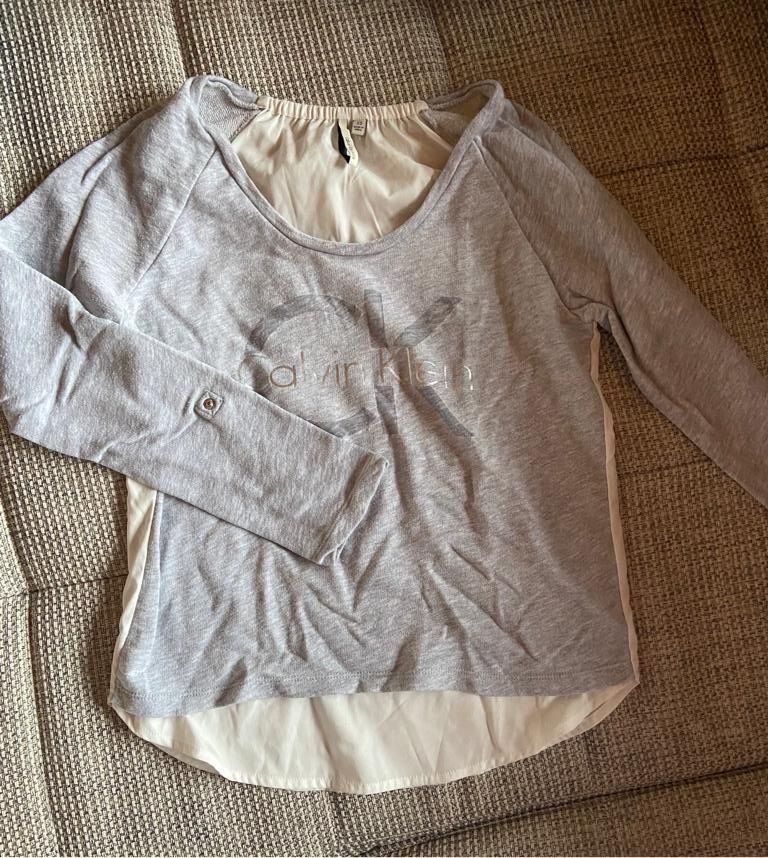 CALVIN KLEIN Sweater Bluse Größe XS grau weiß CK in Manching