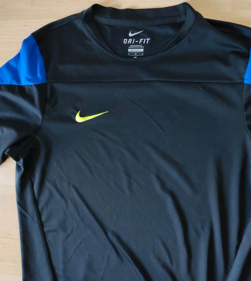 T-Shirts Set Konvolut Herren Nike Tommy Hilfiger Jack Jones edc T in Volkmarsen