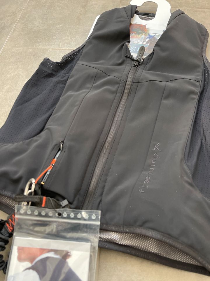 Freejump Airbagweste Airbag Sicherheitsweste S M L X Slim Fit NEU in Neumünster