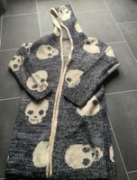 Totenkopf Strickjacke zu verkaufen Sachsen - Grumbach Vorschau
