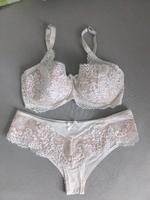 Hunkemöller Dessous Set, BH 75E, Slip Gr.L Niedersachsen - Burgdorf Vorschau