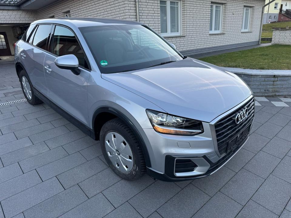 Audi Q2 mit Apple CarPlay, Navi, Sitzheizung, Klimaautomatik, ACC in Lindlar