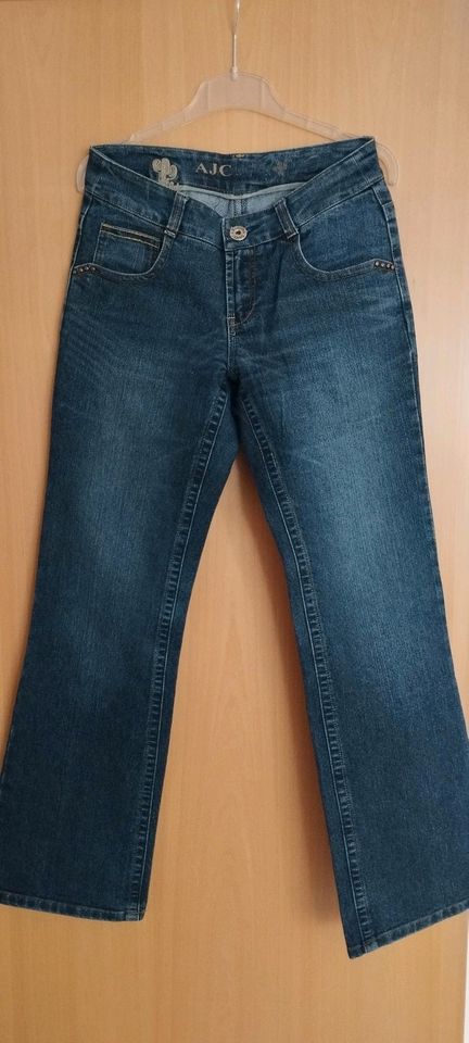 Jeans mit leicht ausgestelltem Bein in Spitzkunnersdorf