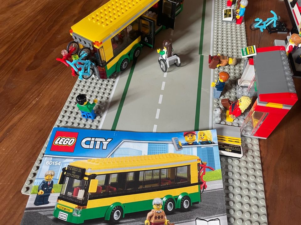 LEGO CITY Eisenbahn - Lego aus Bahnhof und Busbahnhof in Uedem