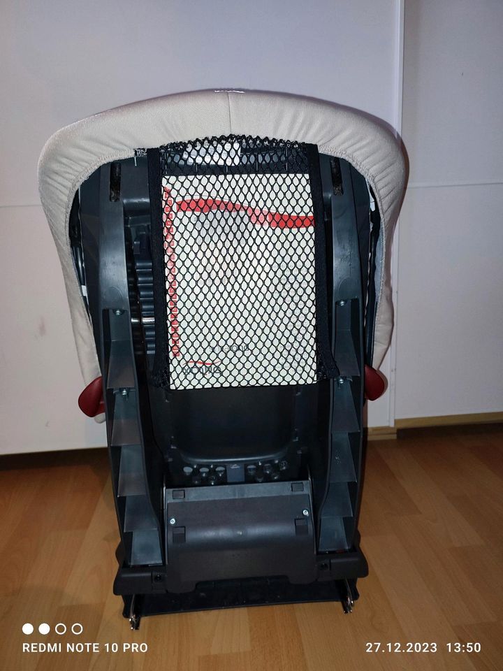 Britax Römer Duo Plus mit Schonbezug in Duisburg