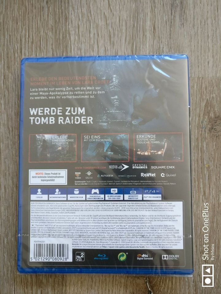 PS 4 Pro mit Controllern und Spielen in Meerbusch