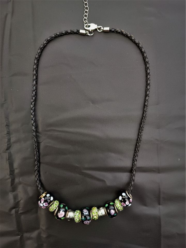 Halskette, Charms, Glas, Silber, Glitzersteine, grün/rosa/schwarz in Amelinghausen