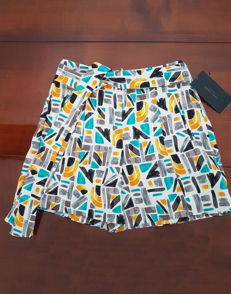 Short von Zara Gr.XS Neu mit Etikett in Erlangen