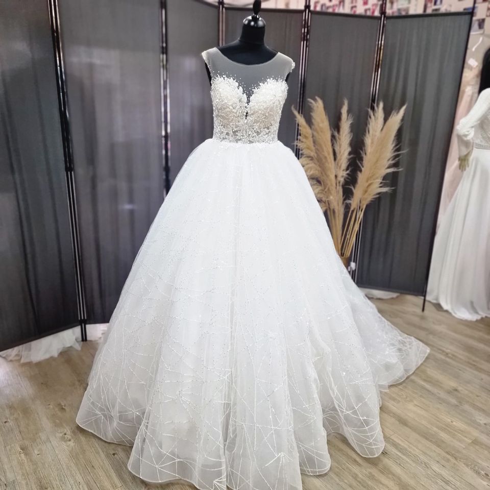 Brautkleider auf jedes Kleid 30% Rabatt in Vlotho