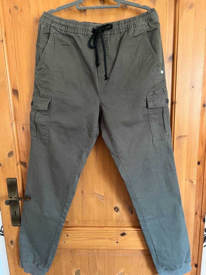 Herren Jeans-Joggpants, Gr. W34, Khaki in Lüchow