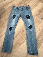 Damen Jeans mit Fischnetz Cut-Outs Größe M Nordrhein-Westfalen - Brilon Vorschau