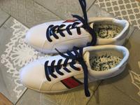 Damen Sneakers,42 Bugatti, weiß mit rotem Streifen, neu Kreis Ostholstein - Malente Vorschau
