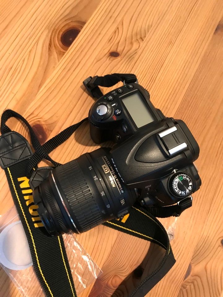 Nikon D90 SLR mit zwei Objektiven und Zubehör in Flintsbach am Inn