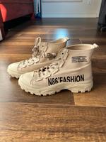 Babouche Sneaker Boots Gr 38 Herzogtum Lauenburg - Hamfelde, Kr Hzgt Lauenburg Vorschau