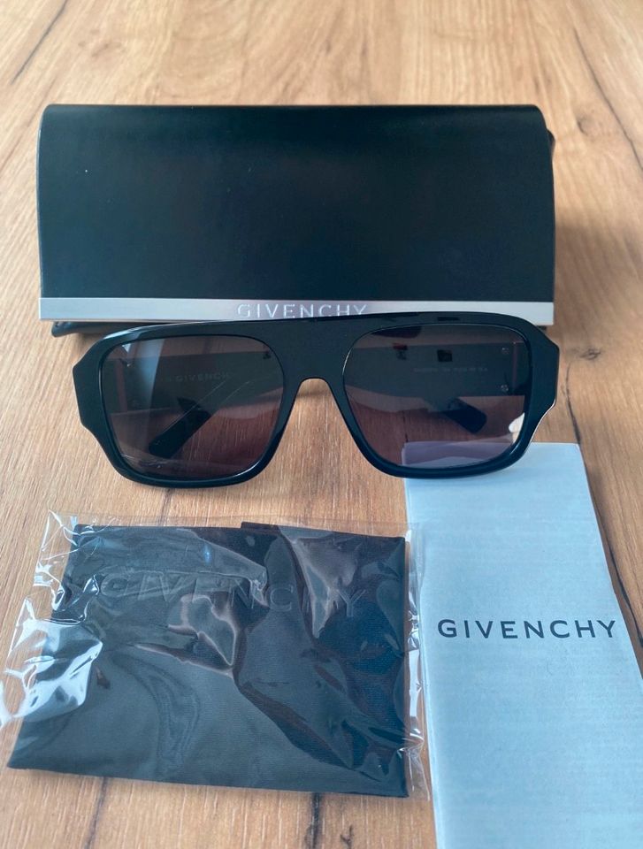 Givenchy Sonnenbrille in Saarbrücken