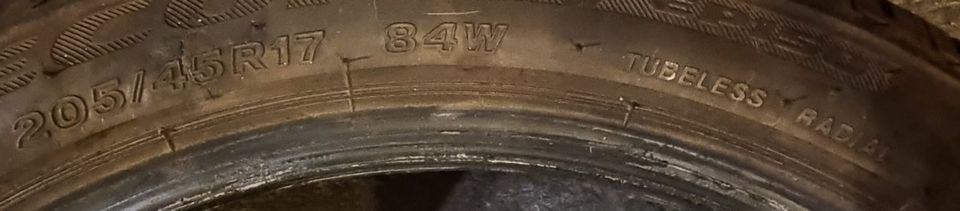 4 Sommerreifen Toyota Yaris 205/45R17 84W nur ca. 3000Km gelaufen in Schönefeld