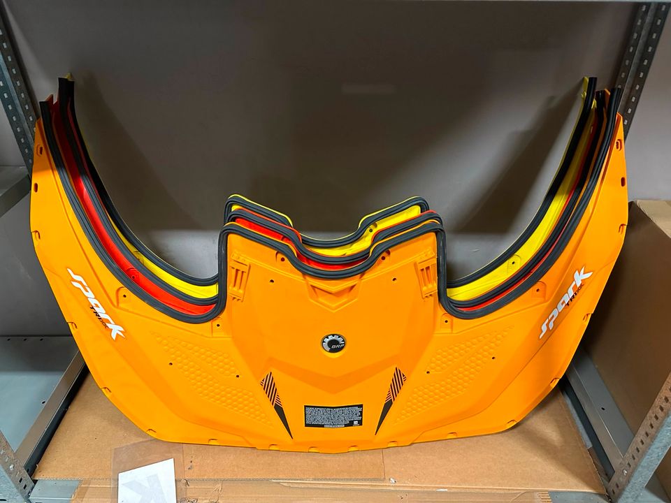 Sea-Doo Spark Deck/Hull Orange/Yellow in Neukirchen-Vluyn