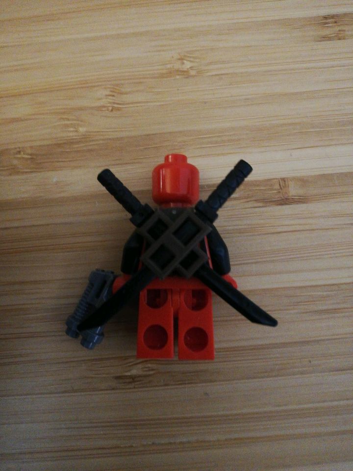 Lego Deadpool Minifigur aus 6866 in Leipzig