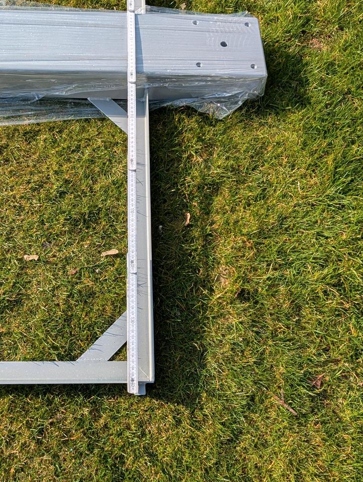 Grosser, wertiger und schöner Schirmständer für Ampelschirme in Aidlingen