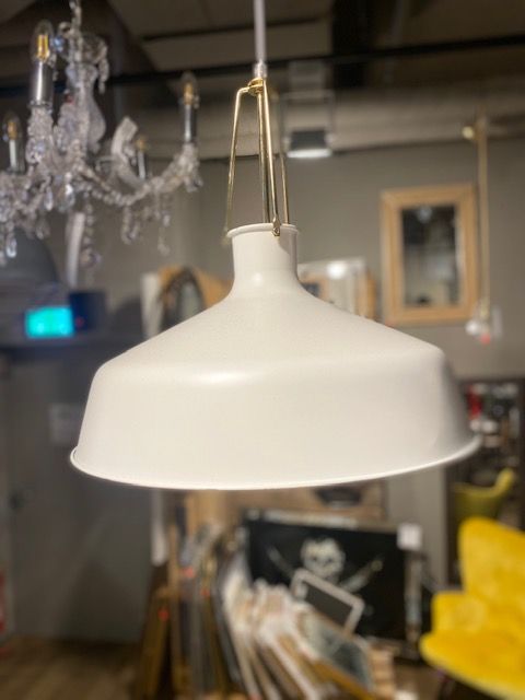 weiße Leuchte Lampe mit goldenen Akzente aus Metall 40x40 cm in Oldenburg