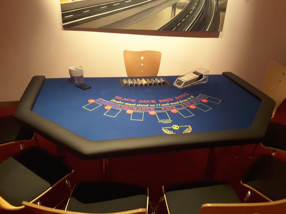 Mobiles Casino ,Black Jack, Poker, Roulette Tisch mit Croupier in Frankfurt am Main