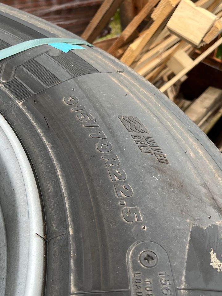 Actros 315/70R22.5 Kompletträder A0034012402 Brigestone NEU DOT23 in Kosel