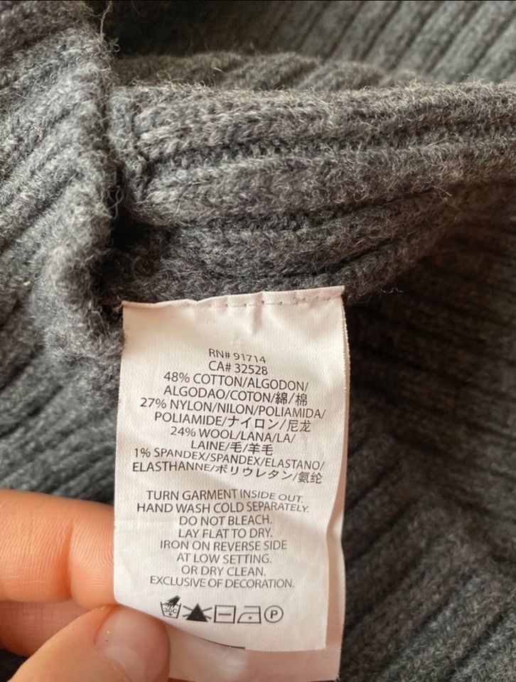 Original Armani Rollkragen Pullover in Berlin