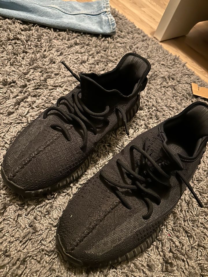 Adidas Yeezy Boost 350 V2 Onyx in Schrobenhausen